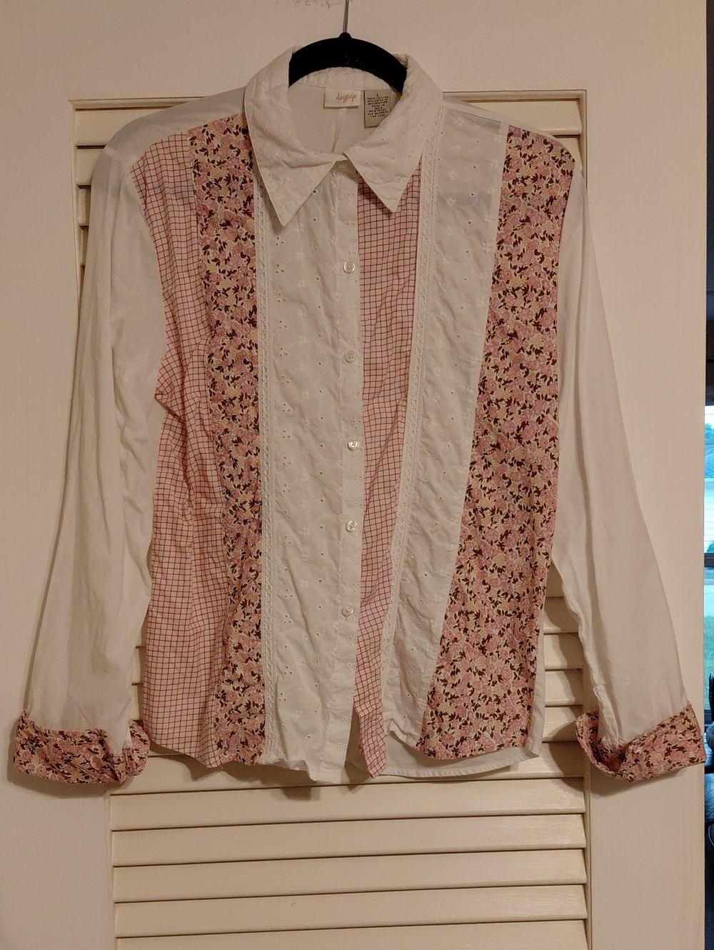 Vintage Daytrip Size Large Long Sleeve Button-Down Pink & White Floral Top